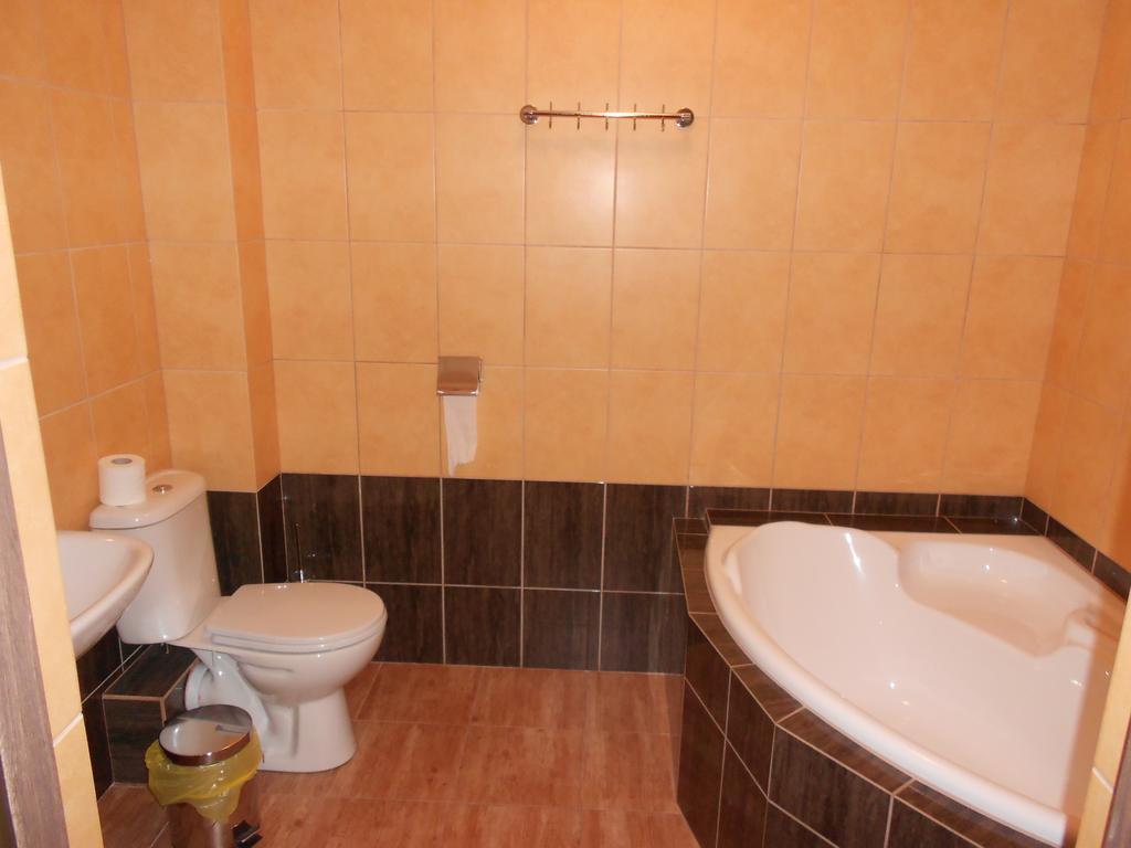 Pokoje Goscinne Viktorjan Raszowa Zimmer foto