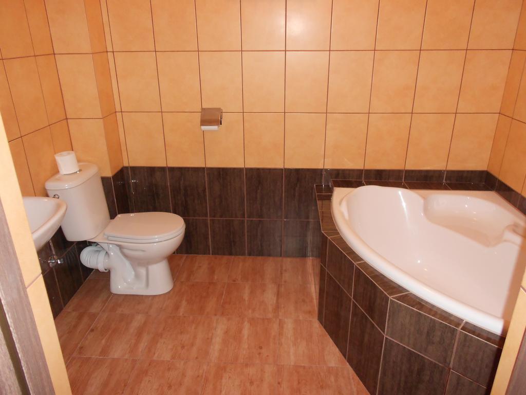 Pokoje Goscinne Viktorjan Raszowa Zimmer foto